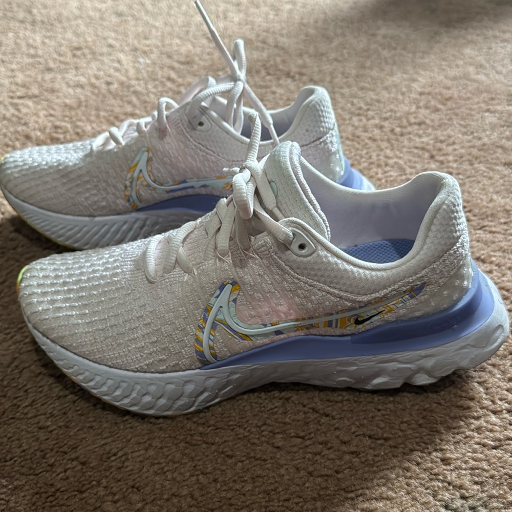 Nike tennis shoes